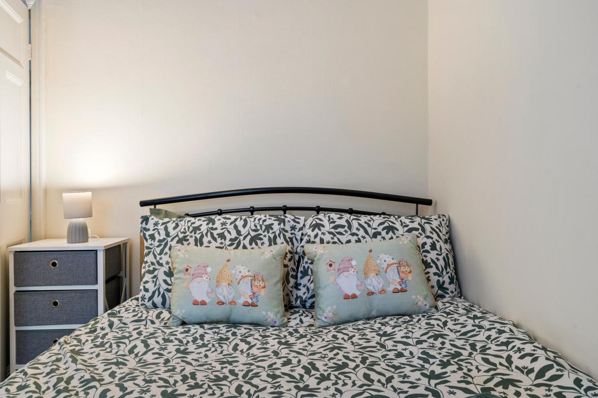 Modern 3 Bedroom Apartment In Wimbeldon Park Londres Exterior foto