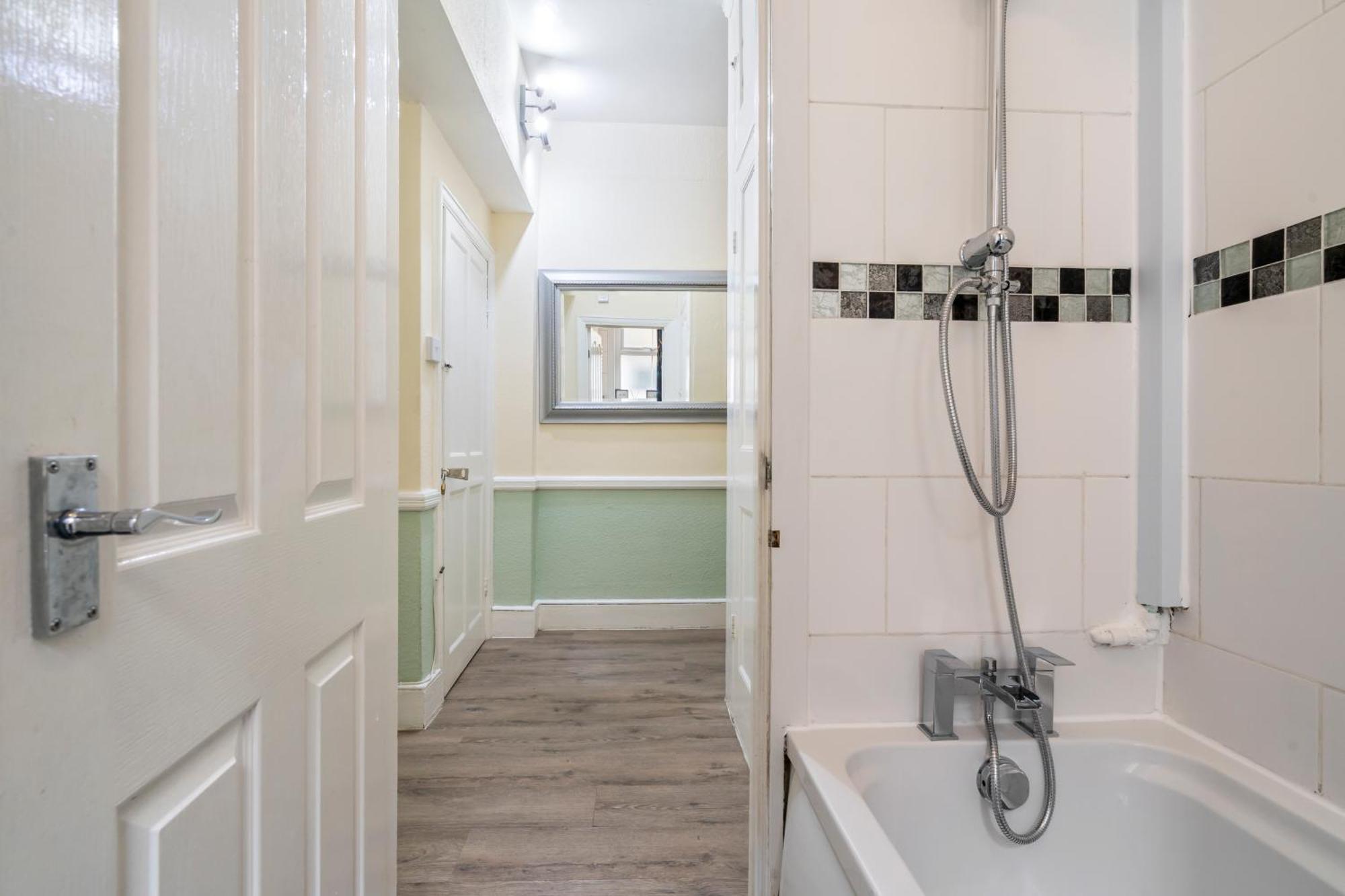 Modern 3 Bedroom Apartment In Wimbeldon Park Londres Exterior foto