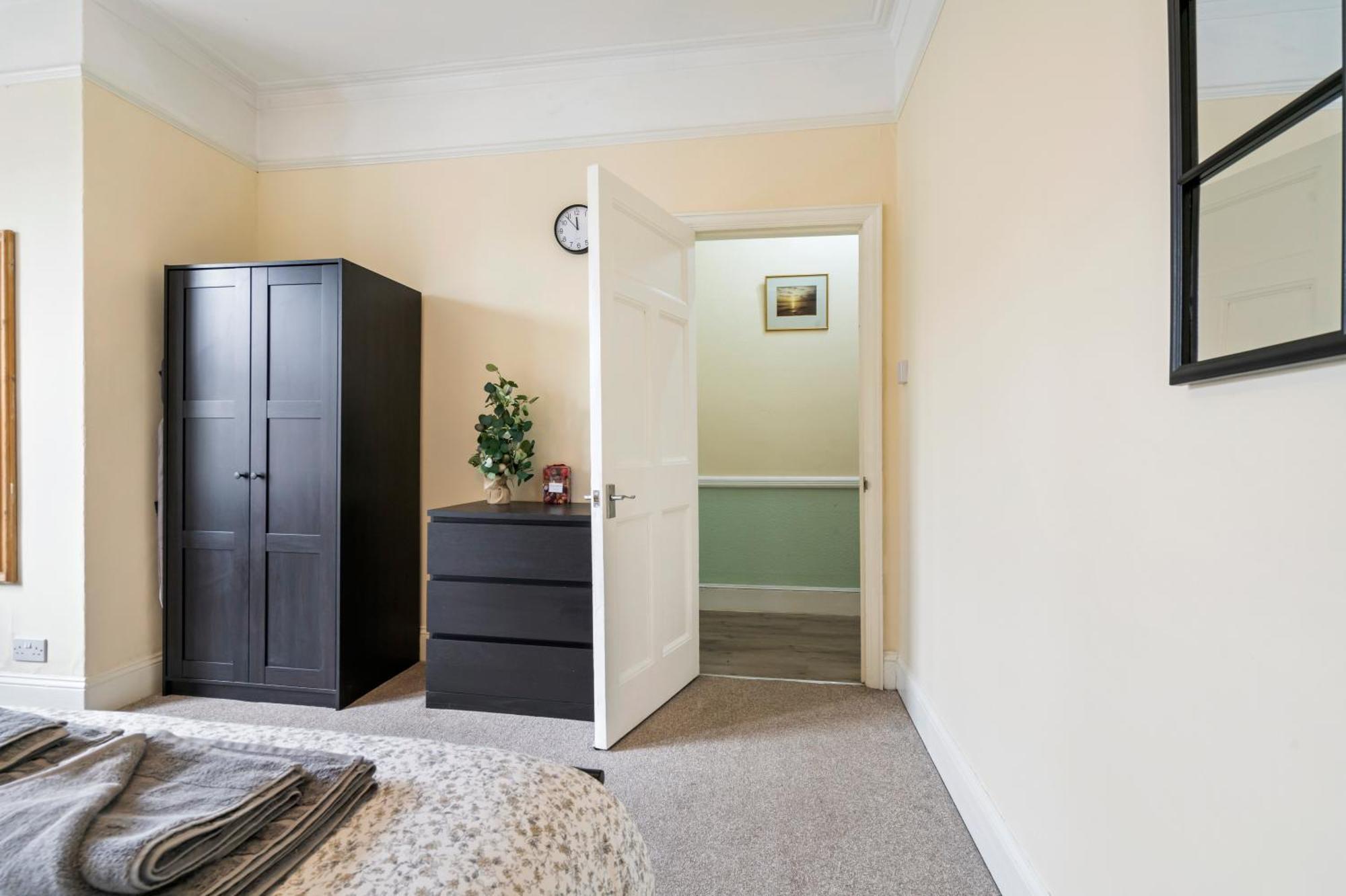 Modern 3 Bedroom Apartment In Wimbeldon Park Londres Exterior foto