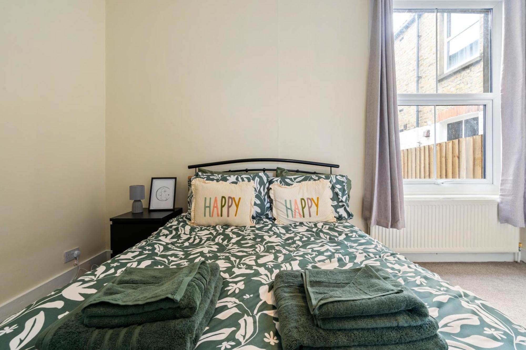 Modern 3 Bedroom Apartment In Wimbeldon Park Londres Exterior foto